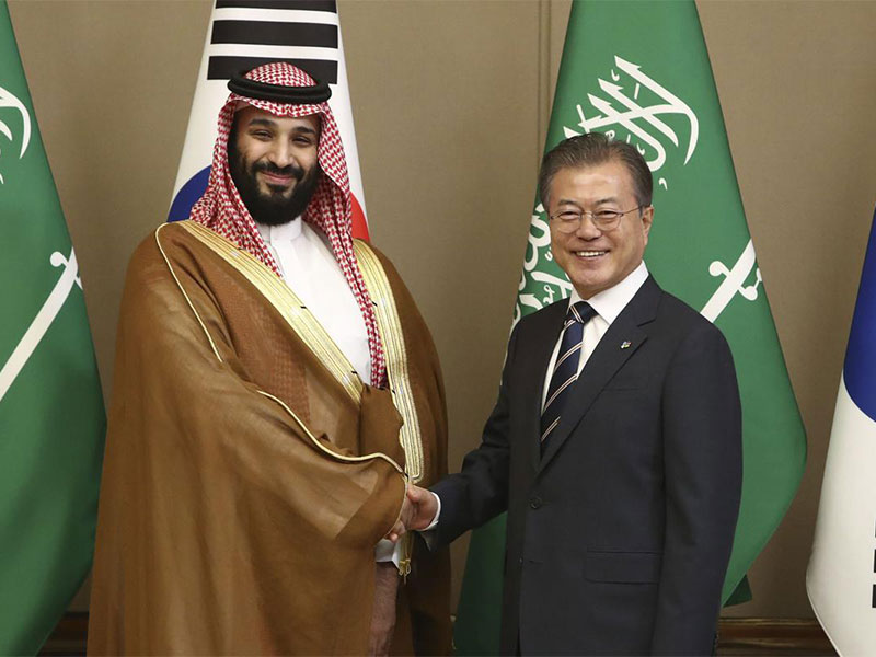 شاهد... كورية تلتقط مقطع فيديو لموكب ولي العهد السعودي في سيول لانبهارها به